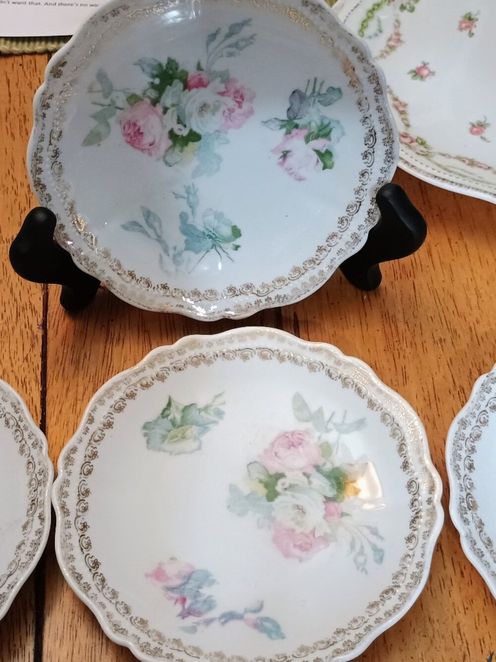 4 dessert plates and 1 free side plate with tiny chip